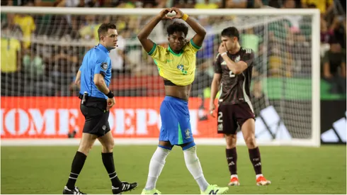 Foto: Tim Warner/Getty Images – Endrick em partida do Brasil