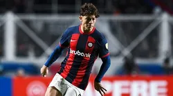 Agustín Giay durante partida entre San Lorenzo e Independiente del Valle-EQU, no Estádio Pedro Bidegain, na Argentina, pela Copa Libertadores da América, no dia 09/05/2024. Foto: Rodrigo Valle/Getty Images