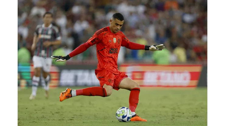 Goleiro Santos, ex-Flamengo, está no Fortaleza e na mira do Corinthians