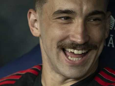 Tite testa Léo Ortiz como volante no Flamengo