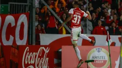 Lucas Alario jogador do Internacional comemora seu gol durante partida contra o Delfin no estadio Alfredo Jaconi pelo campeonato Copa Sul-Americana 2024. Foto: Luiz Erbes/AGIF