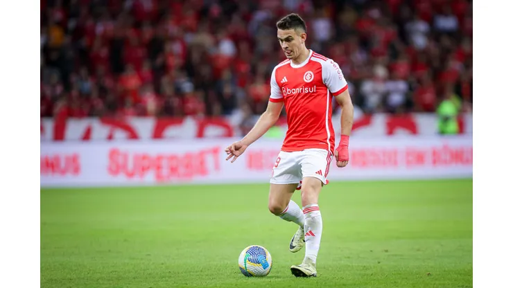Borré marcou golaço em jogo da Colômbia neste sábado. (Foto: Maxi Franzoi/AGIF)
