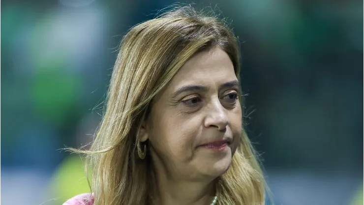 Leila Pereira antes da partida contra o Atlético-MG. Verdão tem problema para o dérbi paulista.