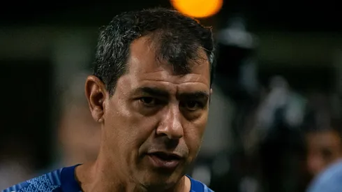 Fábio Carille durante partida da Série B. Técnico é bancado pelo presidente.