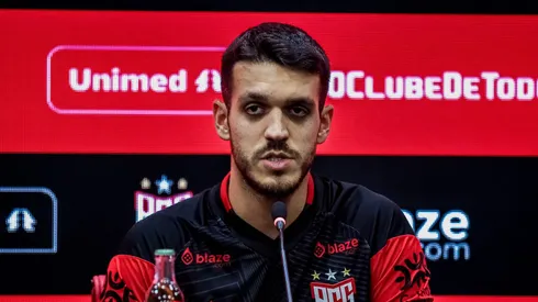 Lucas Kal durante a coletiva de imprensa desta sexta-feira (7). Foto: Ingryd Oliveira/ACG