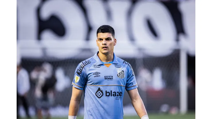 Gabriel Brazão tem sido titular no Santos
