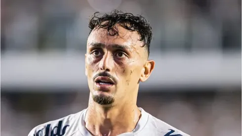 Foto: Abner Dourado/AGIF - Diego Pituca marcou o gol do Santos na derrota de 3 a 1 para o Novorizontino pelo Brasileirão Série B 2024 nesta sexta-feira (7)