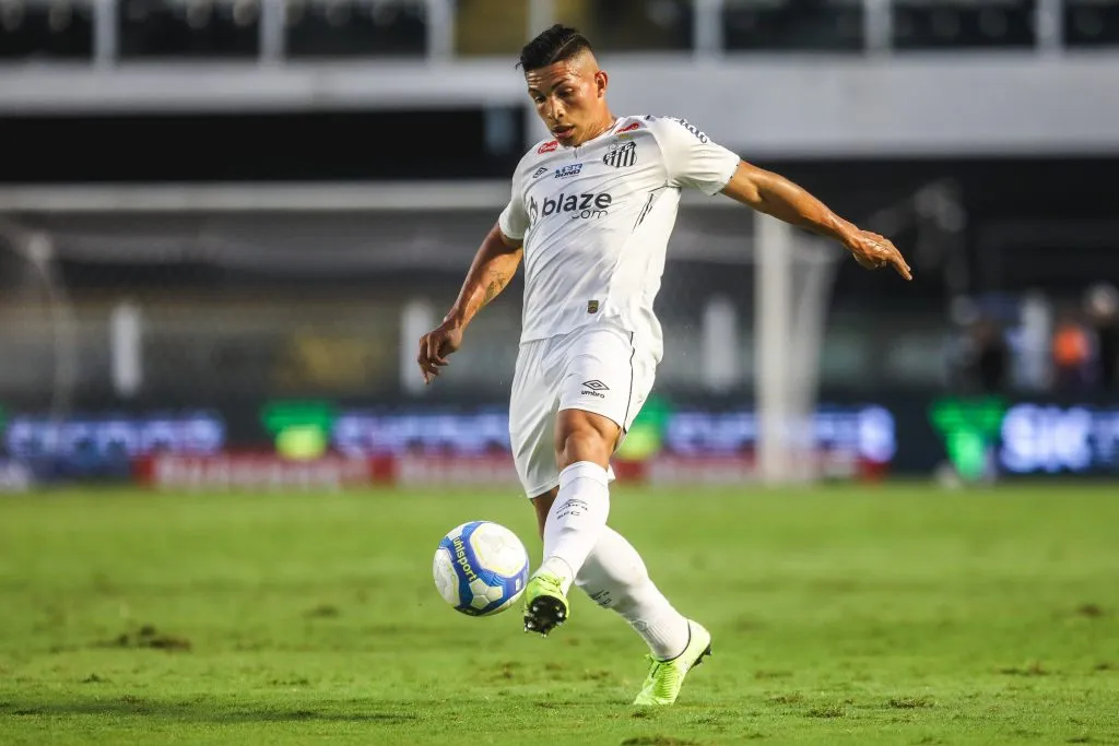 Foto: Reinaldo Campos/AGIF – Rodrigo Ferreira foi mal em derrota do Santos