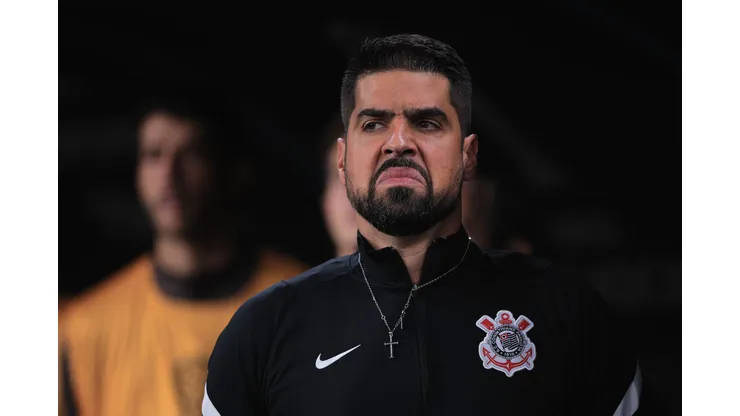 António Oliveira pode sair do Corinthians