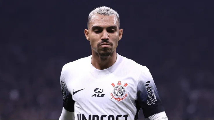 Matheuzinho durante duelo contra o Fogão. Foto: Marcello Zambrana/AGIF