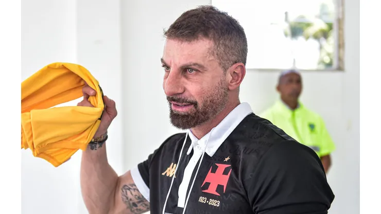 O Tricolor Carioca pode surpreender o Vasco de Pedrinho em disputa por atacante