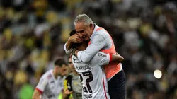 Tite comemorando gol de Bruno Henrique contra o Gigante da Colina. Foto: Thiago Ribeiro/AGIF