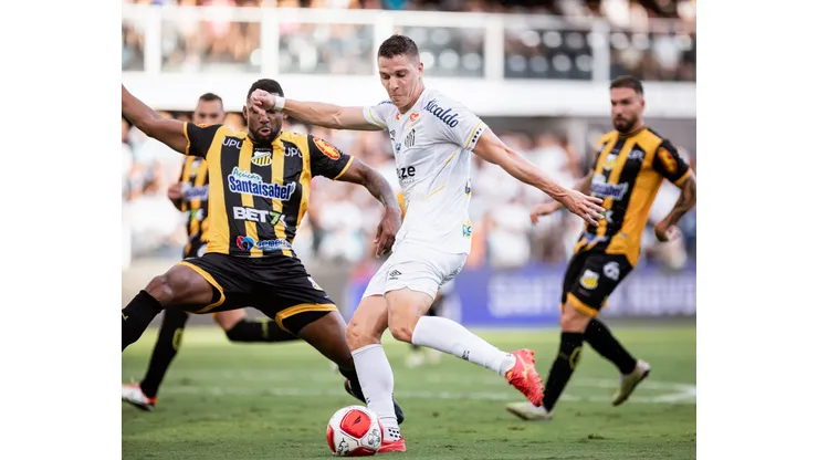 Jogador do Santos durante partida contra o Novorizontino. Foto: Abner Dourado/AGIF