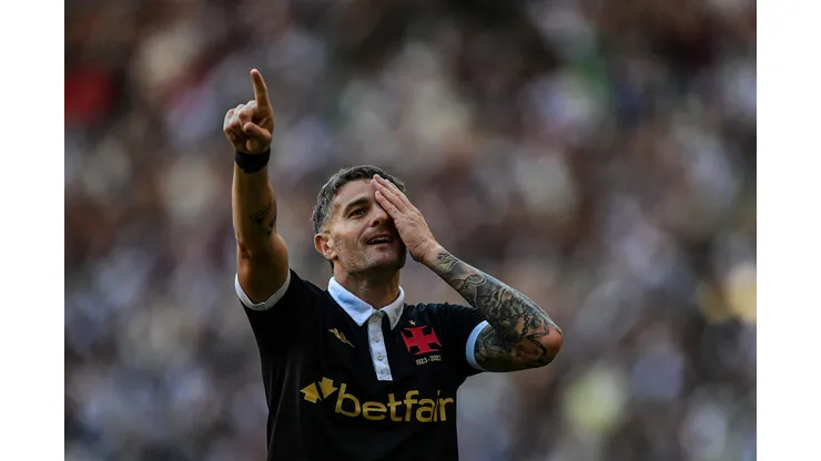 Vegetti jogador do Vasco comemora seu gol durante partida contra o Flamengo, pelo Campeonato Brasileiro. Foto: Thiago Ribeiro/AGIF