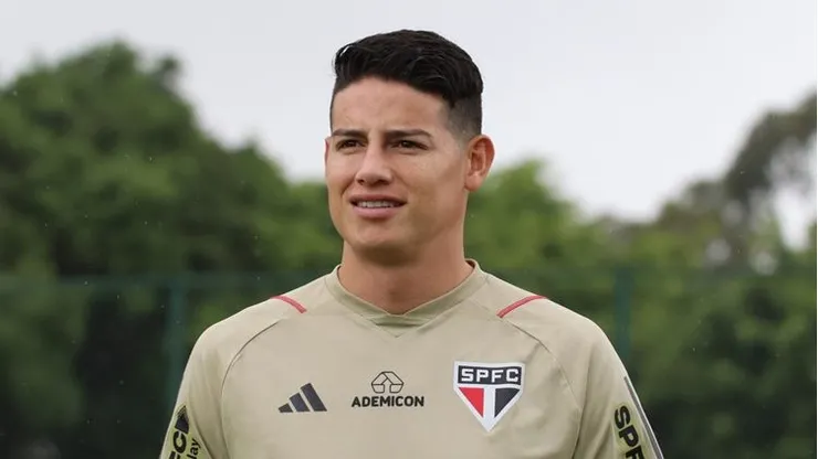Foto: Rubens Chiri/São Paulo - James Rodríguez durante os treinamentos no CT da Barra Funda