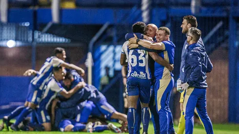 Avaí e Chapecoense duelam na 9ª rodada da série B.