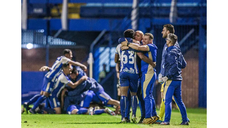 Avaí e Chapecoense duelam na 9ª rodada da série B.