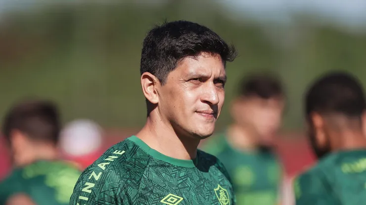 Cano durante o treinamento desta quinta-feira (6). Foto: Lucas Merçon / Fluminense F.C.