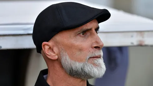 Álvaro Pacheco já inicia pressionado no Vasco.