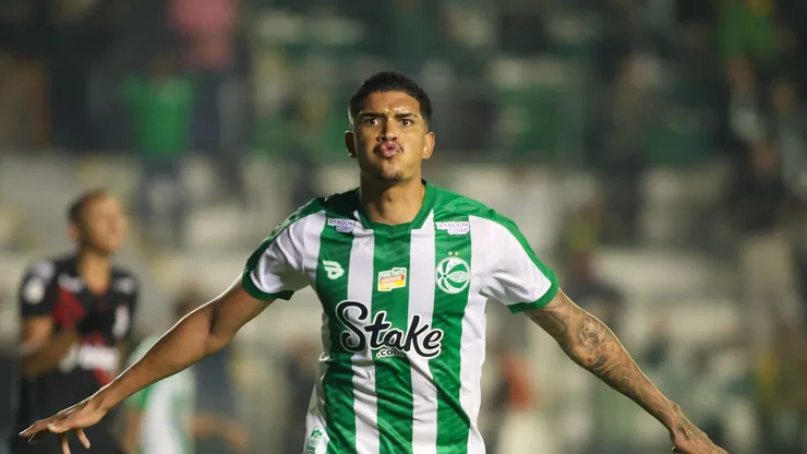 Lucas Barbosa comemorando seu gol contra o Dragão. Foto: Luis Felipe Amorin/AGIF
