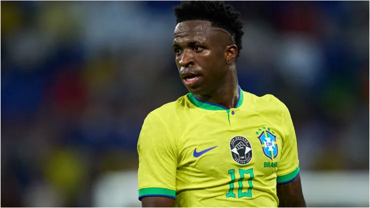 Foto: Alex Caparros/Getty Images - Vini Jr. durante partida da Seleção Brasileira