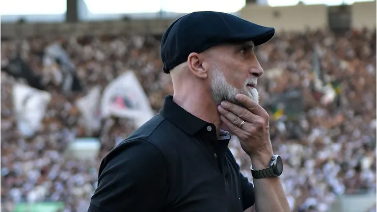 Álvaro Pacheco comanda o Vasco