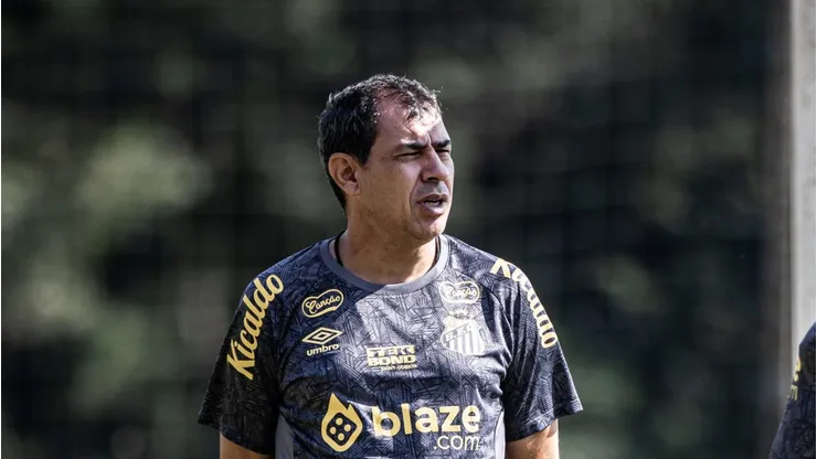 Fábio Carille durante treinamento no Sul do país. Foto: Raul Baretta/ Santos FC.