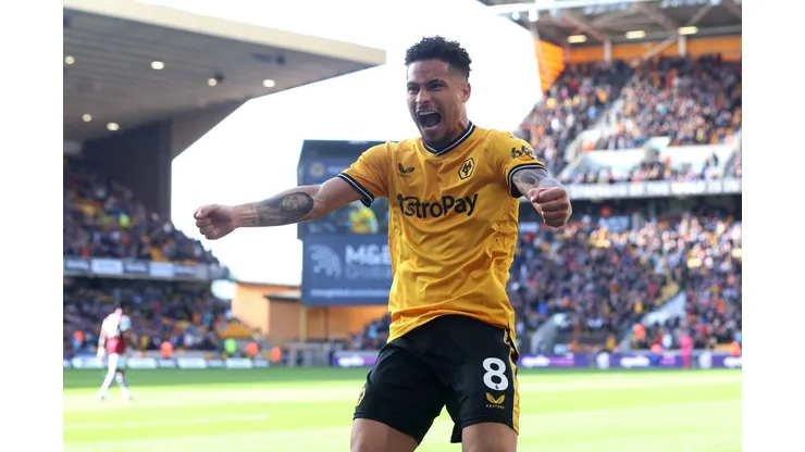 Foto: Nathan Stirk/Getty Images - João Gomes pode trocar de clube na Inglaterra