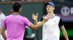 Alcaraz e Sinner: duelo por final de Roland Garros (Foto: Matthew Stockman/Getty Images)
