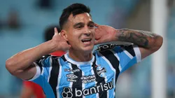 RS - PORTO ALEGRE - 17/04/2024 - BRASILEIRO A 2024, GREMIO X ATHLETICO-PR - Franco Cristaldo jogador do Gremio comemora seu gol durante partida contra o Athletico-PR no estadio Arena do Gremio pelo campeonato Brasileiro A 2024. Foto: Maxi Franzoi/AGIF