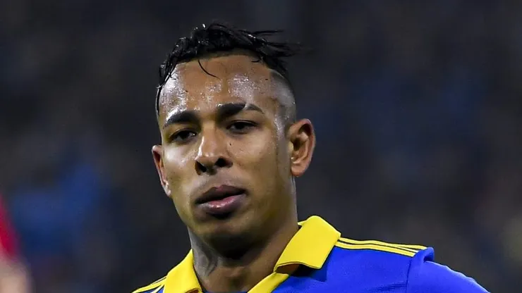 Sebastián Villa pelo Boca Juniors comemora gol. Jogador é descartado no Peixe.