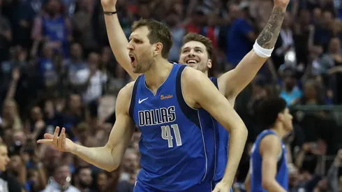Nowitzki teve seu último ano como profissional nos Mavericks ao lado de Doncic (Foto: Ronald Martinez/Getty Images)