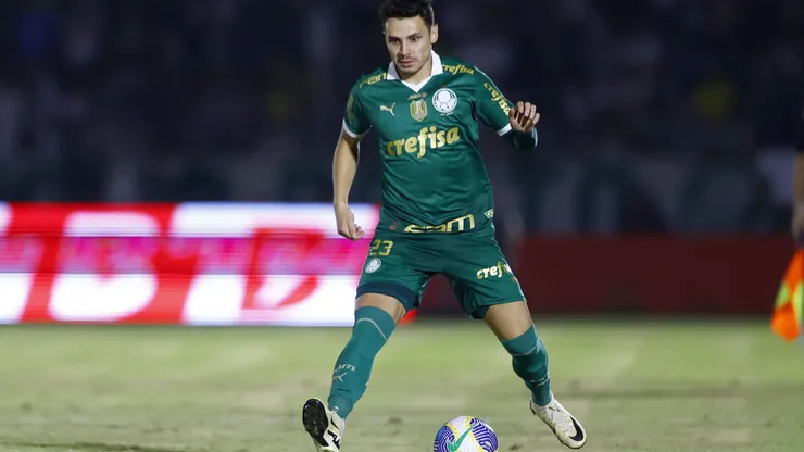 Veiga jogador do Palmeiras durante partida contra o Botafogo-SP no estadio Santa Cruz pelo campeonato Copa Do Brasil 2024. Foto: Thiago Calil/AGIF