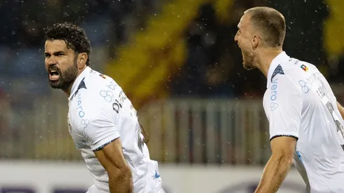 Diego Costa e Rodrigo Ely comemoram gol sobre o Huachipato, pela Libertadores. Foto: rede social / Conmebol