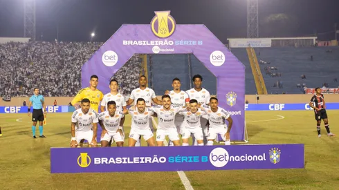 Atletas do Peixe antes da partida com o Botafogo-SP