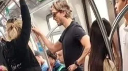 Luis Zubeldía, técnico do São Paulo passeando de trem na capital. Foto: Reprodução/x