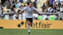 David Luiz jogador do Flamengo comemora seu gol durante partida contra o Vasco no estadio Maracana pelo campeonato Brasileiro A 2024. Foto: Thiago Ribeiro/AGIF