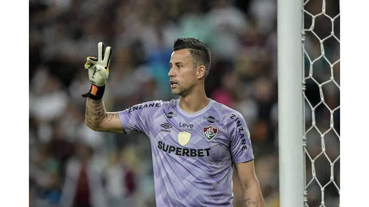 Fábio iguala recorde de Cristiano Ronaldo e Rogério Ceni.