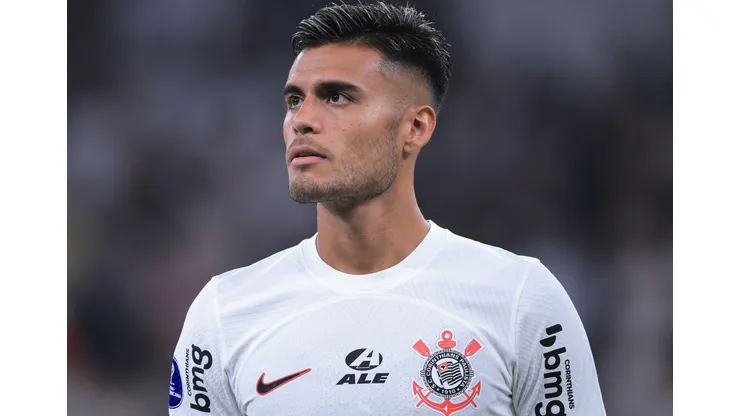 Fausto Vera perdeu espaço no Timão e pode ter novo destino