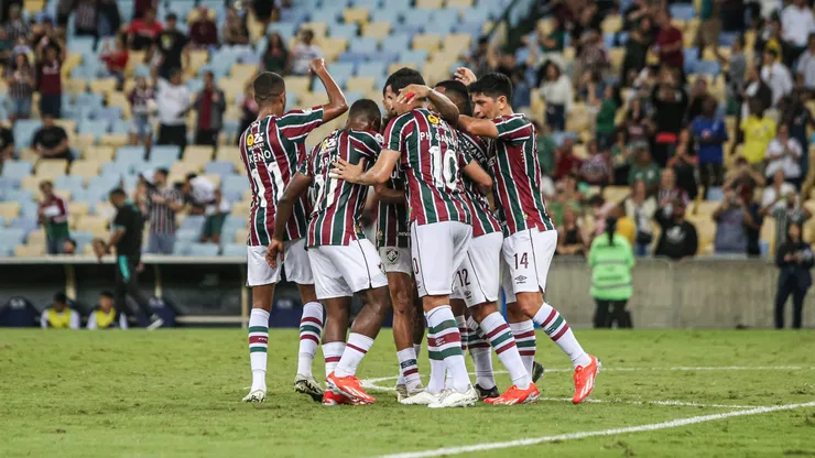 Atletas do Fluminense durante partida com Juventude