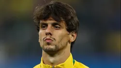 Rodrigo Caio servindo a Seleção Brasileira nas Olímpiadas de 2016. Foto: Alexandre Schneider/Getty Images.