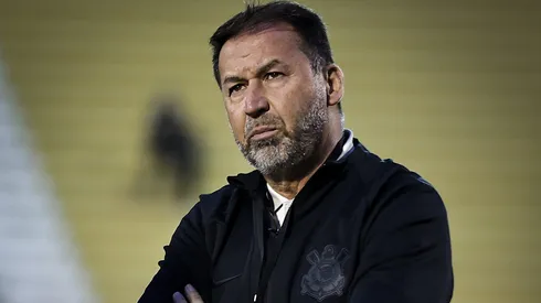 Augusto Melo precisa resolver essa situação no Corinthians.