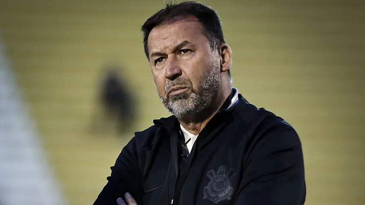 Augusto Melo precisa resolver essa situação no Corinthians.