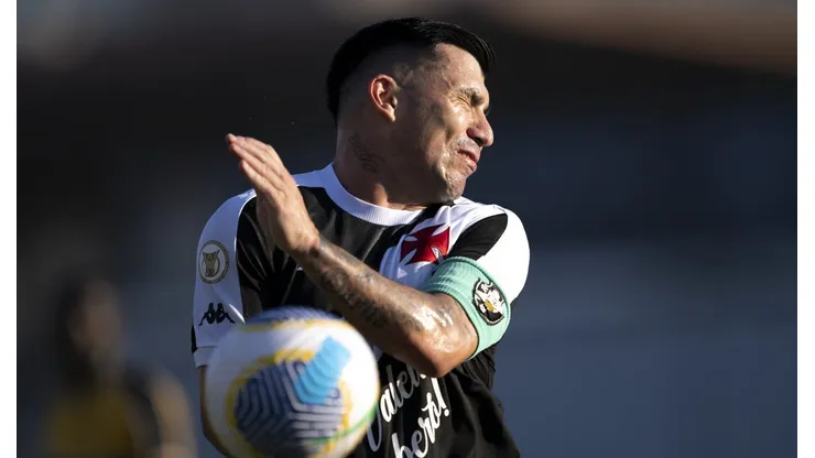 O Vasco sofre menos gols com Medel em campo. Foto: Jorge Rodrigues/AGIF