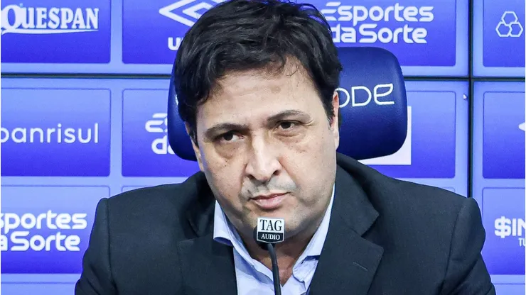 Presidente do Grêmio quer renovar com Zé Guilherme