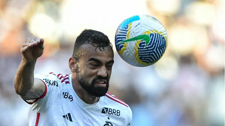 Fabrício Bruno durante partida contra o Vasco. Zagueiro pode estar de saída da Gávea.