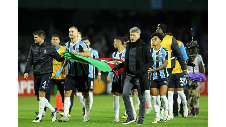 Grêmio tenta feito histórico após retornar ao futebol em meio às tragédias climáticas que abalaram o Rio Grande do Sul (Foto: Heuler Andrey/Getty Images)