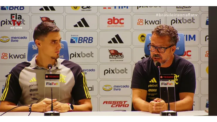 Cleber Xavier e Matheus BIanchi na coletiva após Vasco x Flamengo - Foto: Reprodução/FlaTV