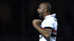 Lucas Moura comemorando o gol do São Paulo contra o Cruzeiro