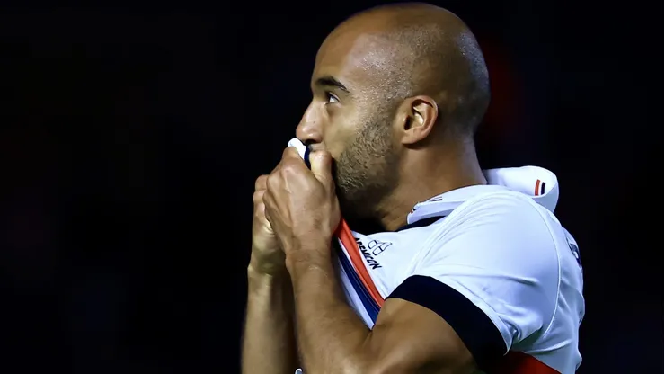 Lucas Moura comemorando o gol contra o Cruzeiro